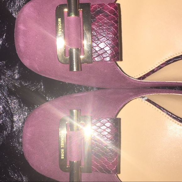 MICHAEL KORS MID PUMP - Picture 4 of 5